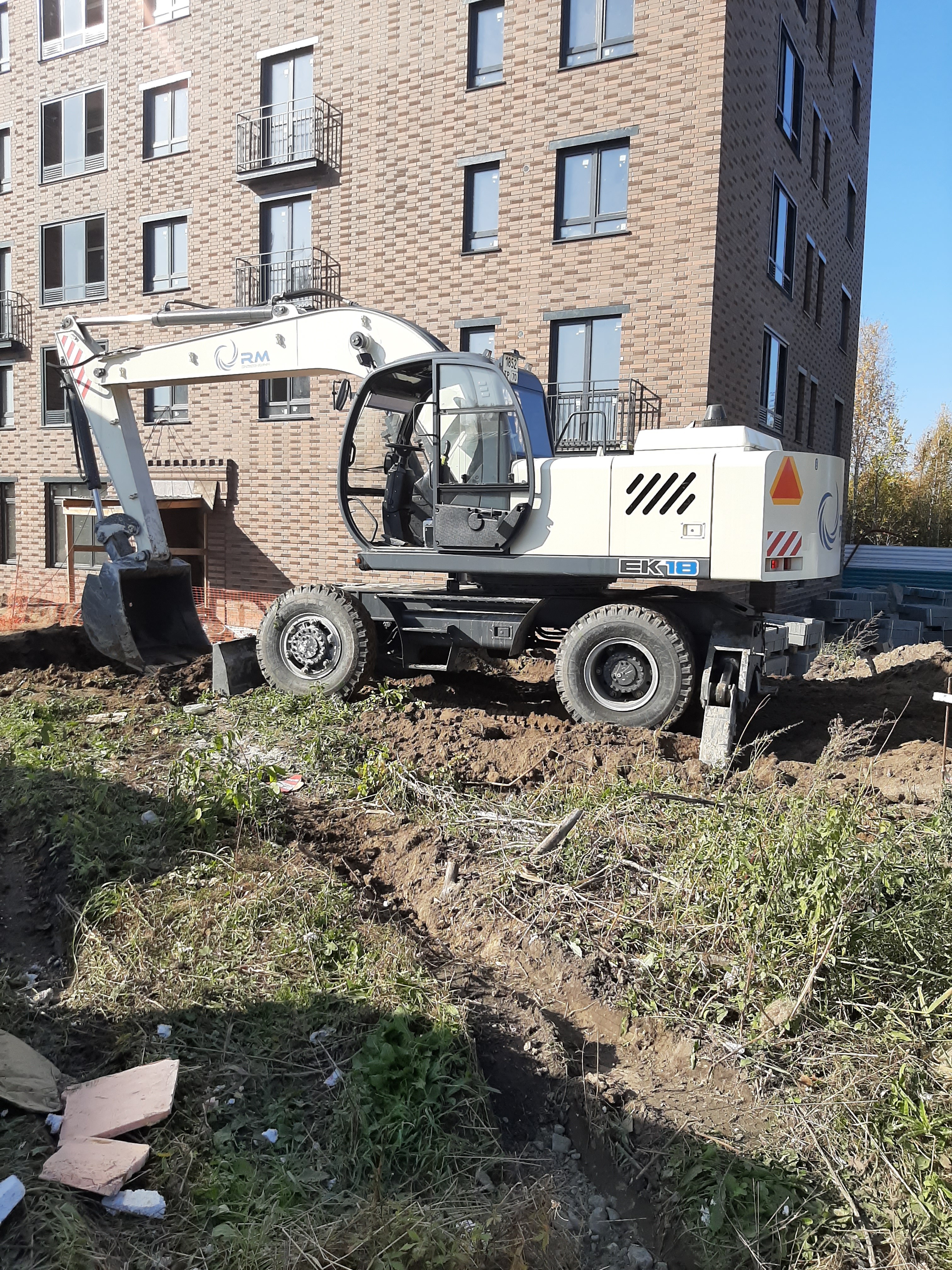 Аренда экскаватора колесного полноповоротного 1куб