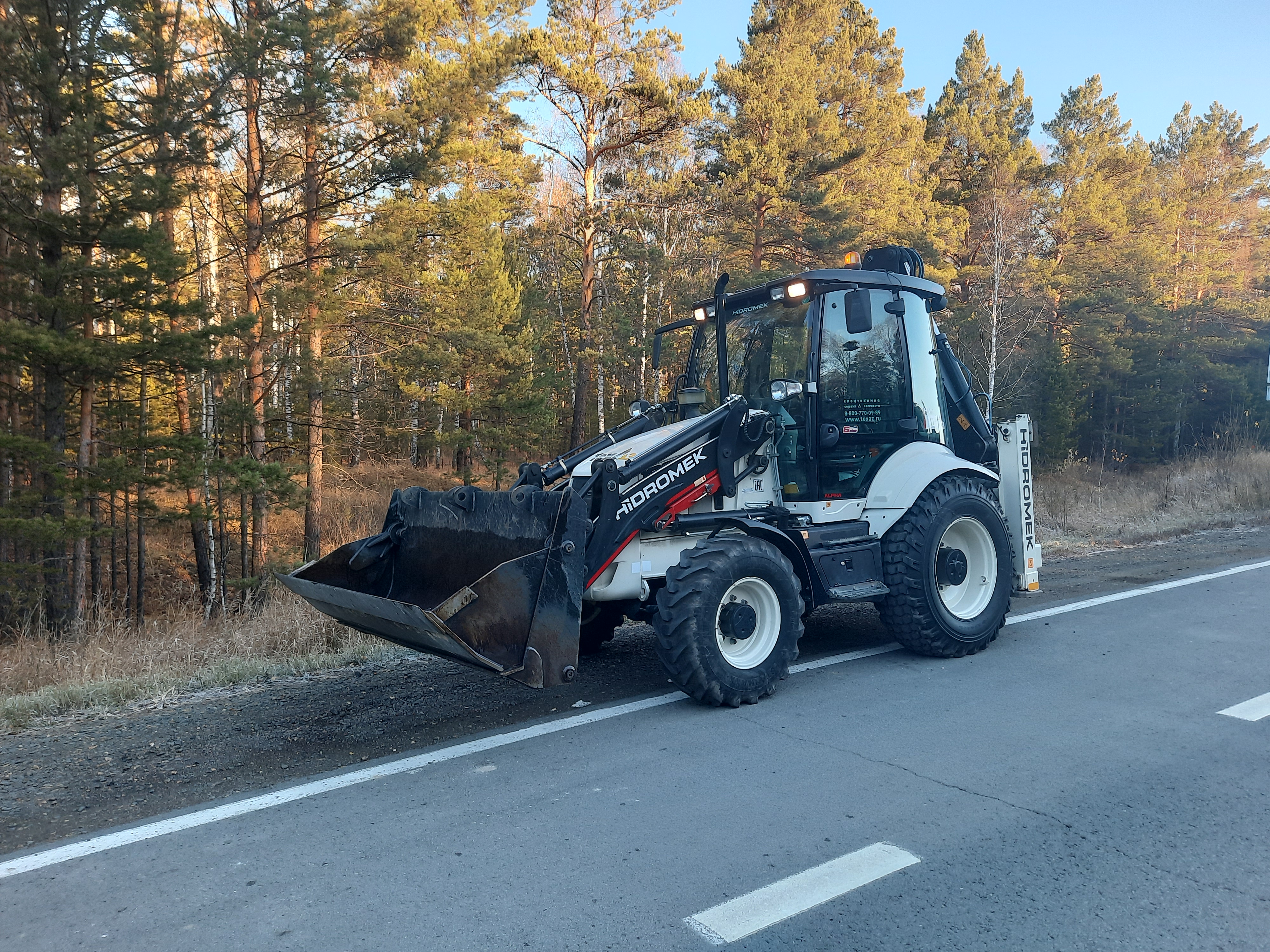 Услуги экскаватора. Ямобур.