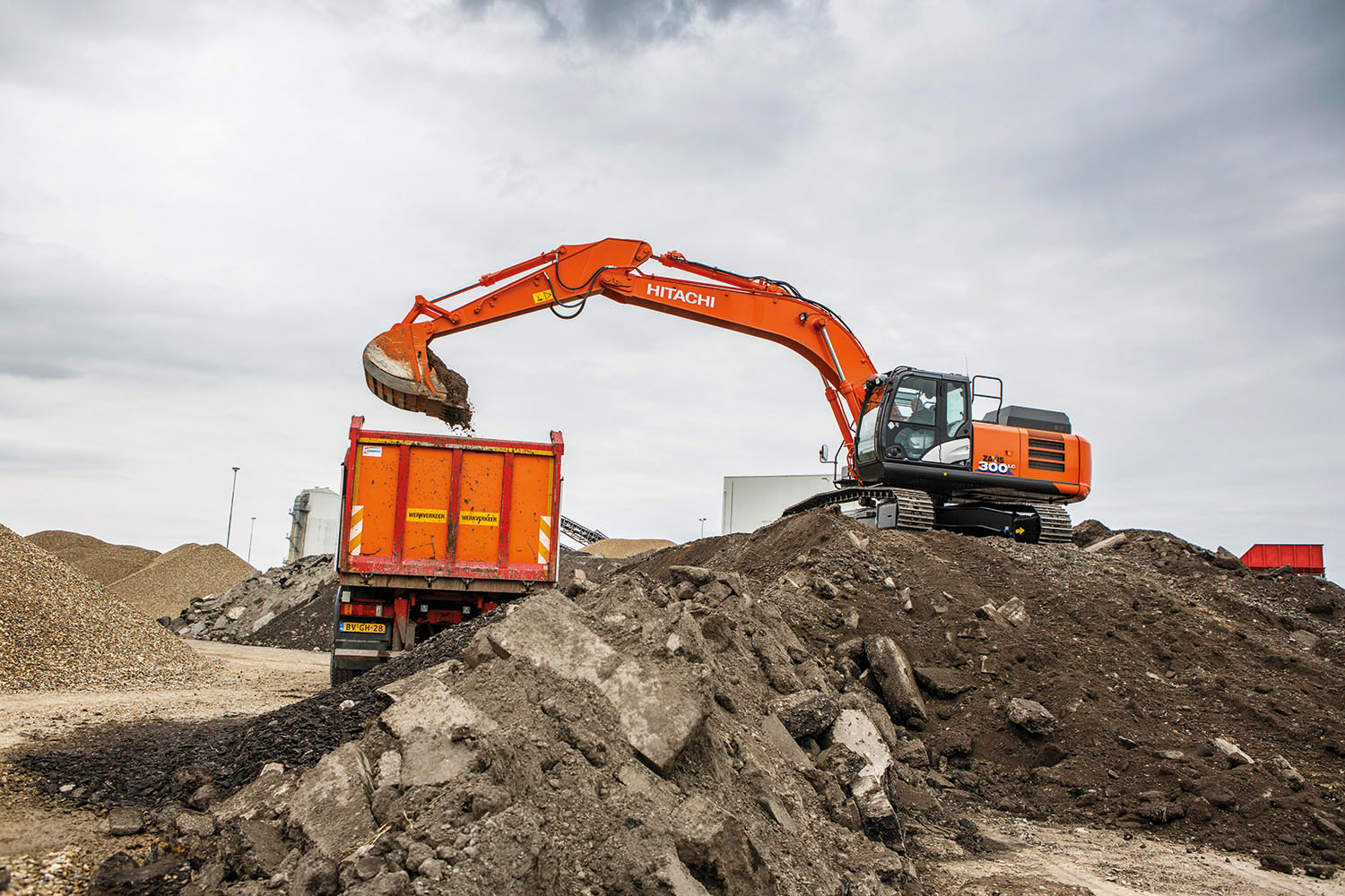 Сдам эксковатор HITACHI 220