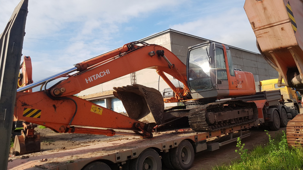 Аренда гусеничного экскаватора Hitachi ZX200