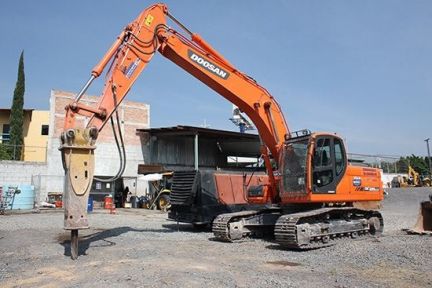 Услуги гусеничного экскаватора Hitachi и Doosan