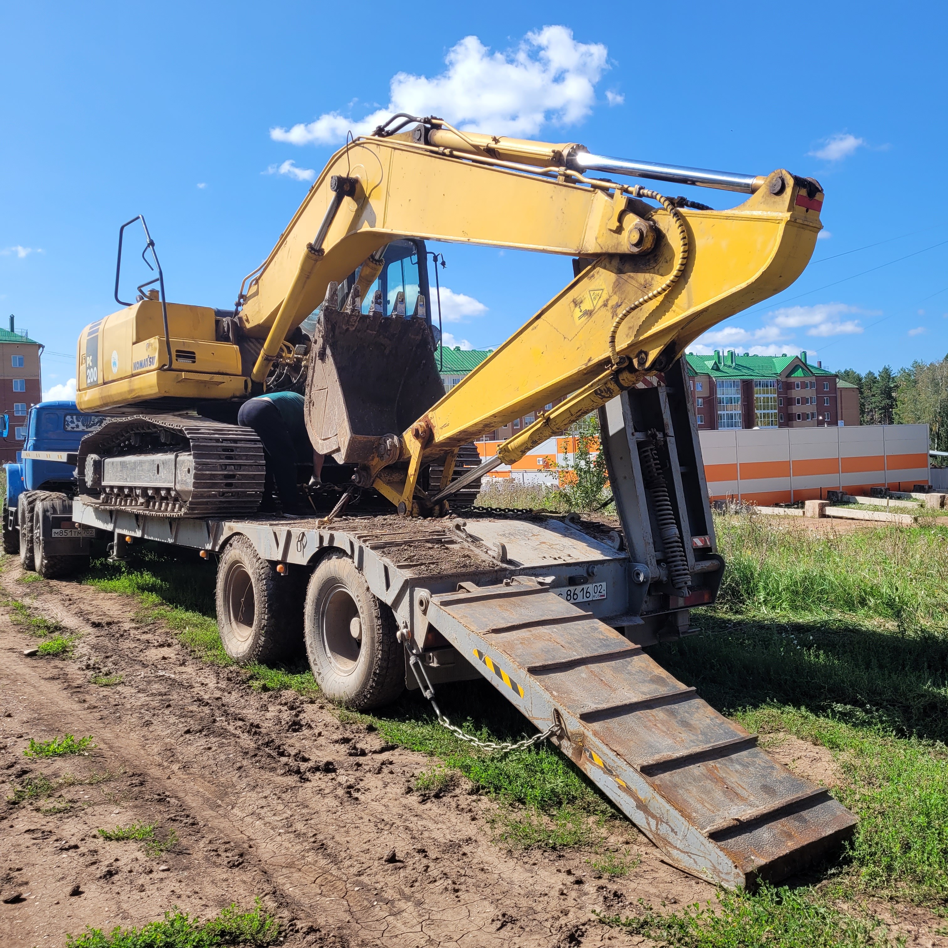 Аренда экскаватора с экипажем и без