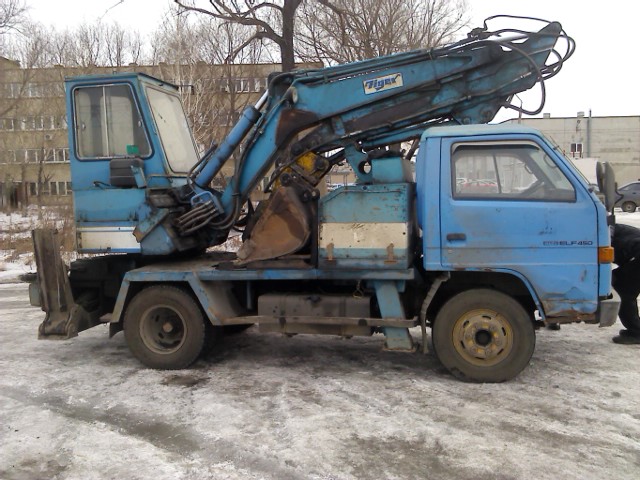 Автоэкскаватор, 2 ковша + гидромолот