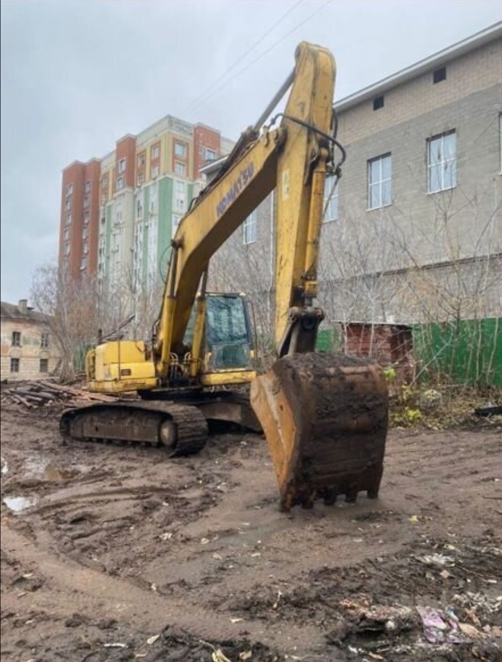 Komatsu 200-7 экскаватор в аренду