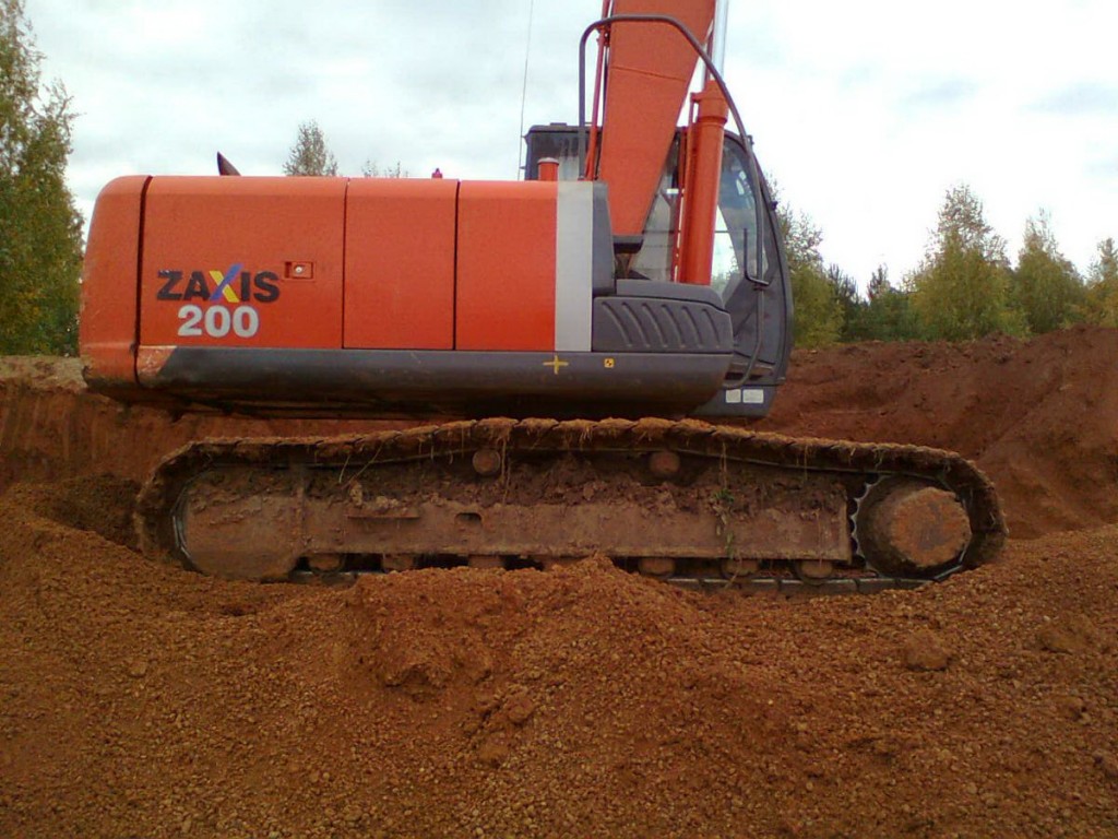 Услуги гусеничных экскаваторов Hitachi