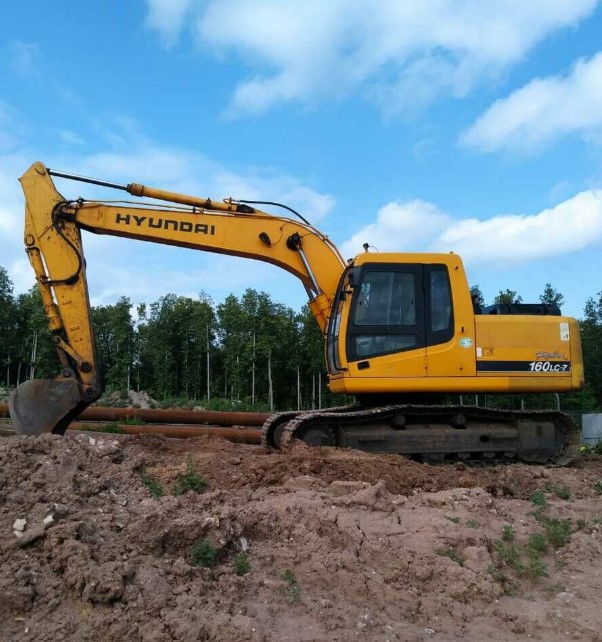 Длиннорукий полноповоротный экскаватор в аренду