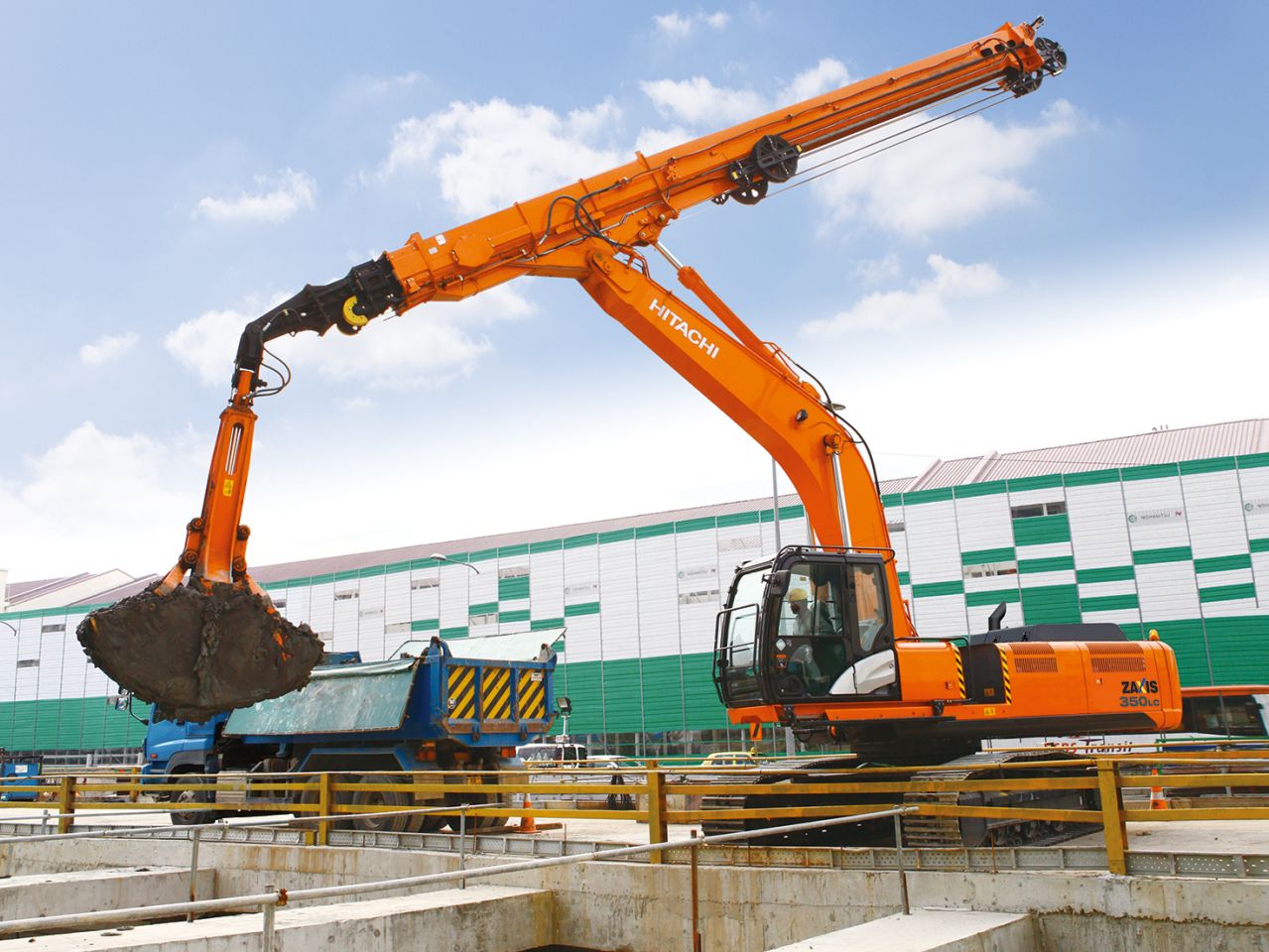 Экскаватор с грейфером 0,8м3