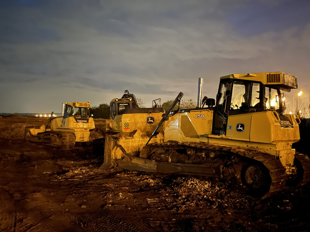 Бульдозер болотный, болотоход в аренду, услуги.