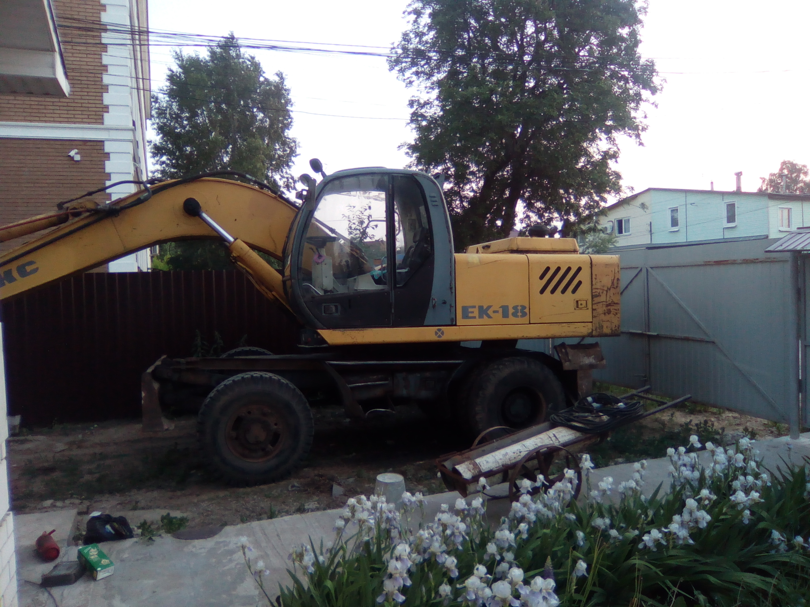 Аренда экскаватора, услуги, заказ спецтехники.