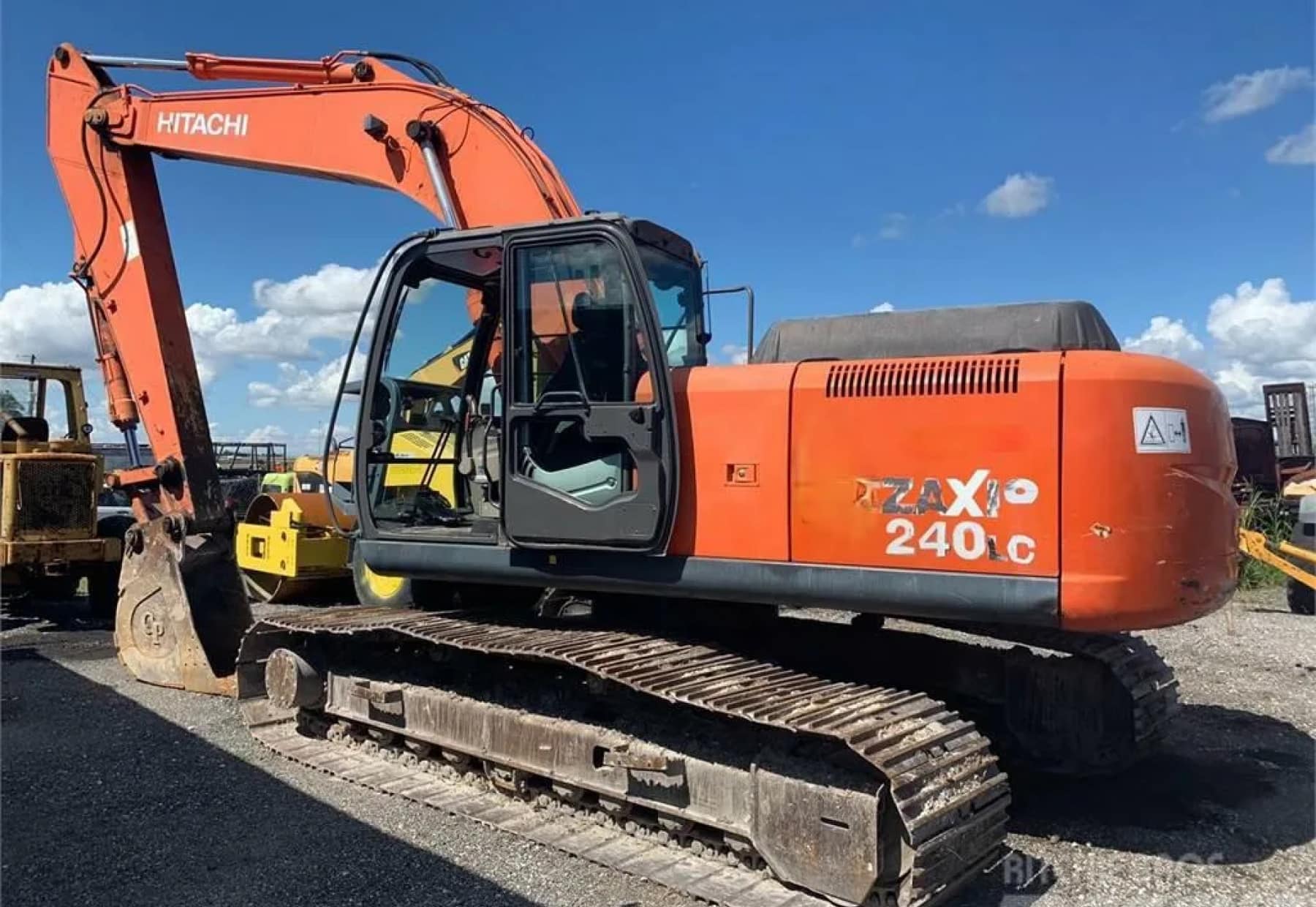 Гусеничные экскаваторы Hitachi  Komatsu pc220-7