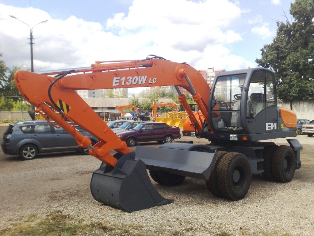 Услуги полноповоротного экскаватора