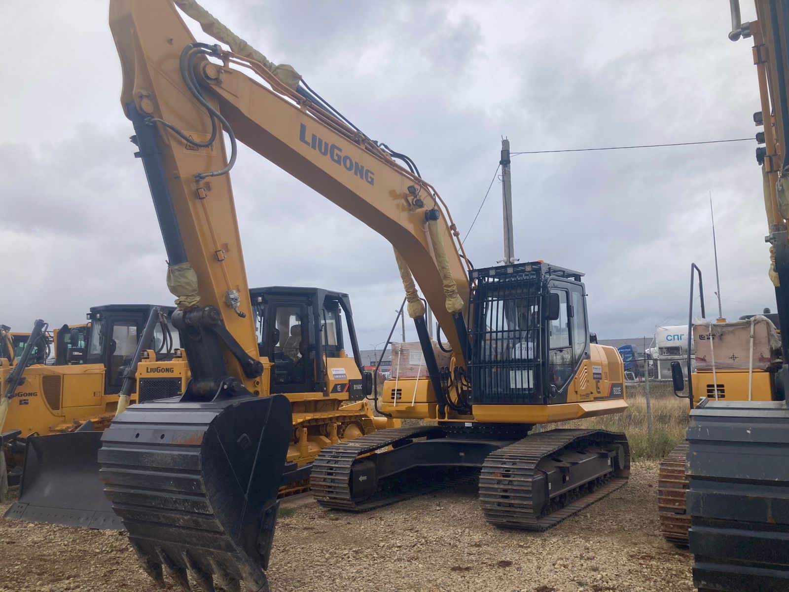 Гусеничный экскаватор аренда