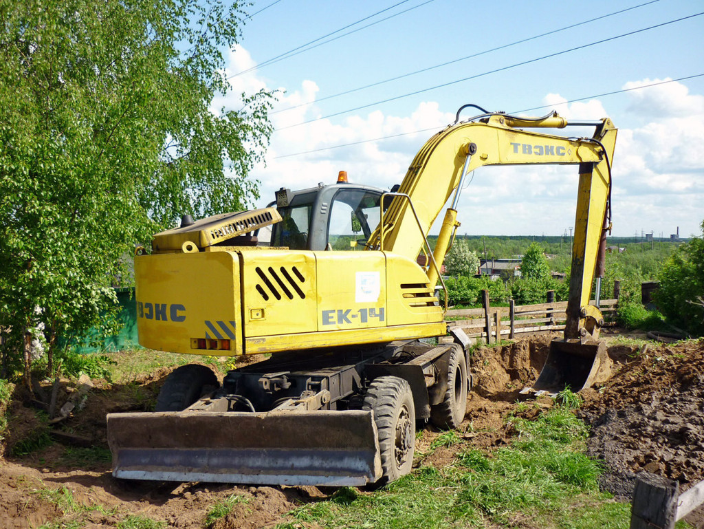 Полноповоротный экскаватор аренда. Копка. Погрузка