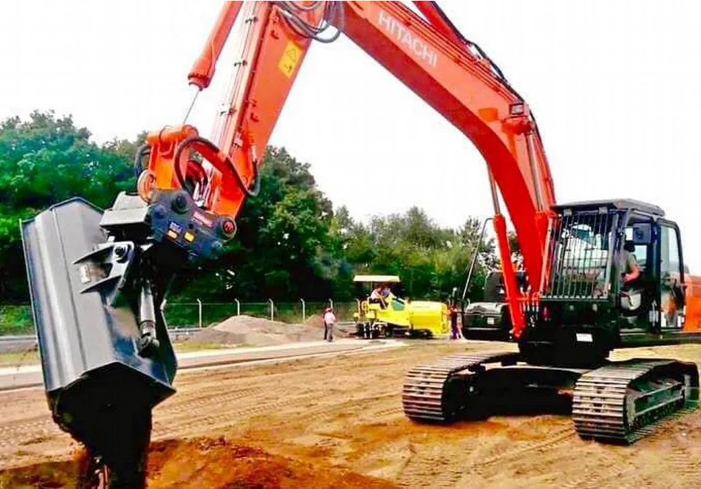 Аренда экскаватора + поворотный планировочный ковш