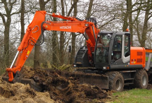 Колесный экскаватор Hitachi 140