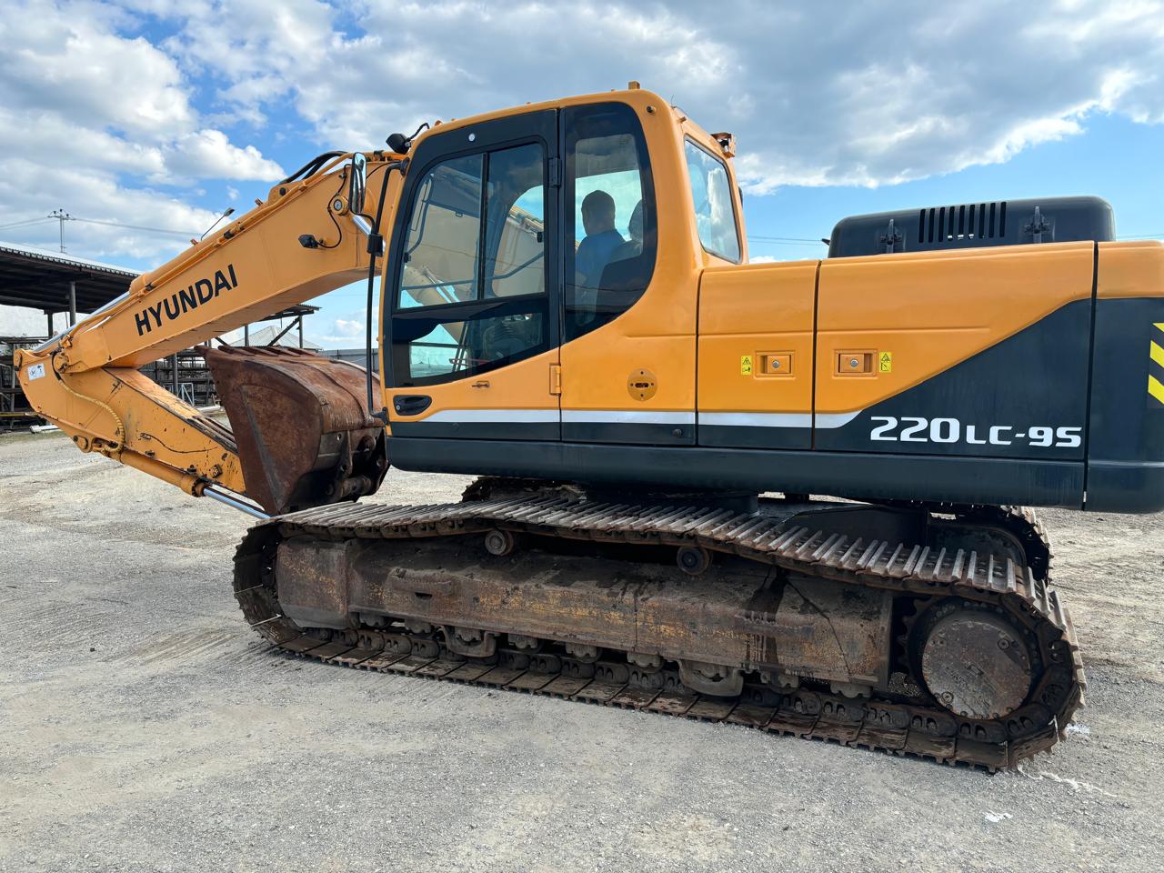 Аренда гусеничного экскаватора Hyundai R220LS-9S