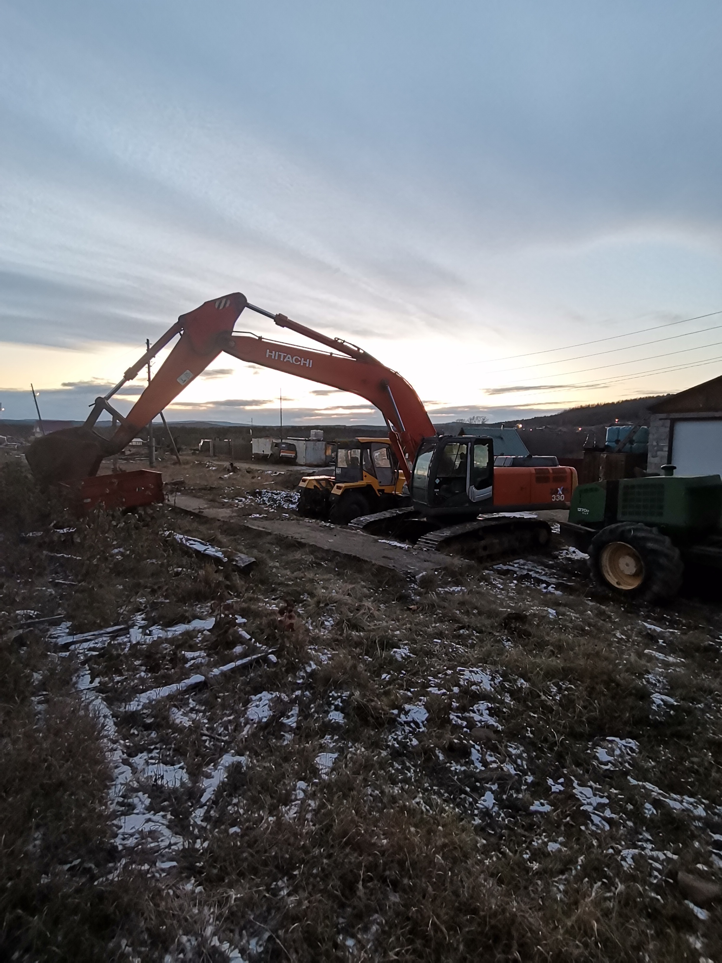 Аренда на длительный срок экскаватор гусеничный