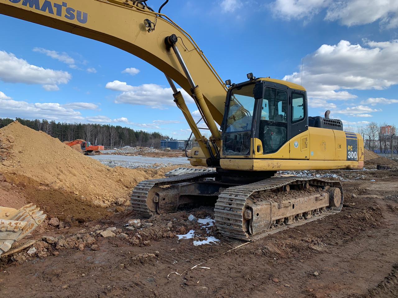 Сдам в аренду экскаватор с опытным машинистом.