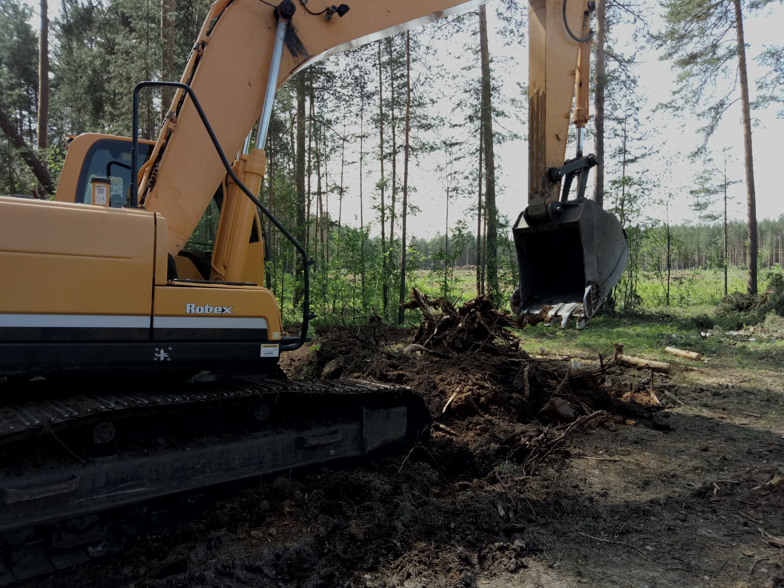 Аренда, услуги экскаватор гусеничный HYUNDAI R220.