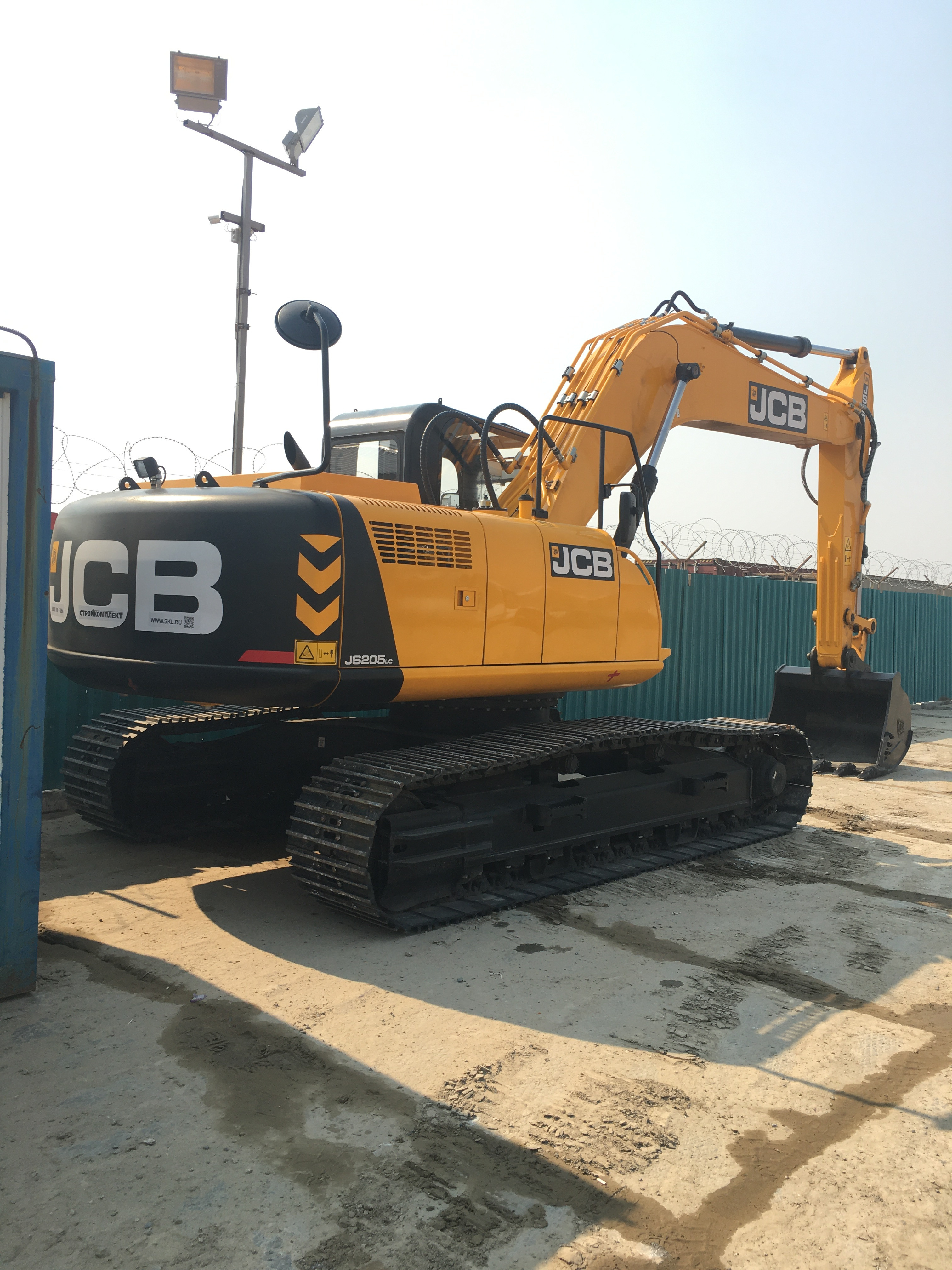 Экскаватор гусеничный в аренду, услуги.