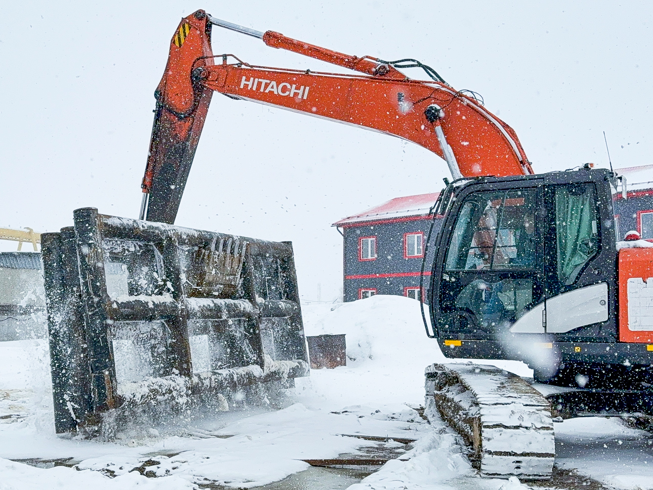 Аренда гусеничных экскаваторов Hitachi ZX200-5G