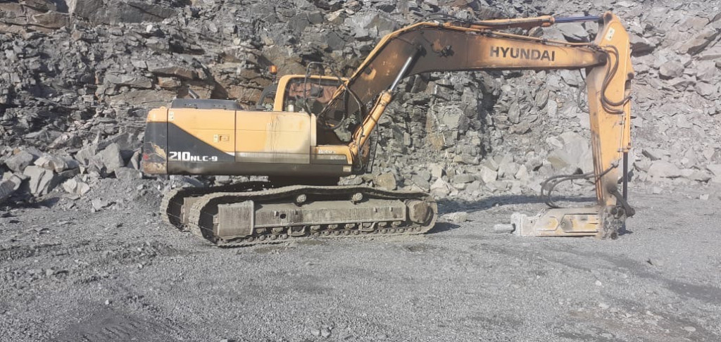 Продаю экскаватор HYUNDAI R210NLC-9 с гидромолотом