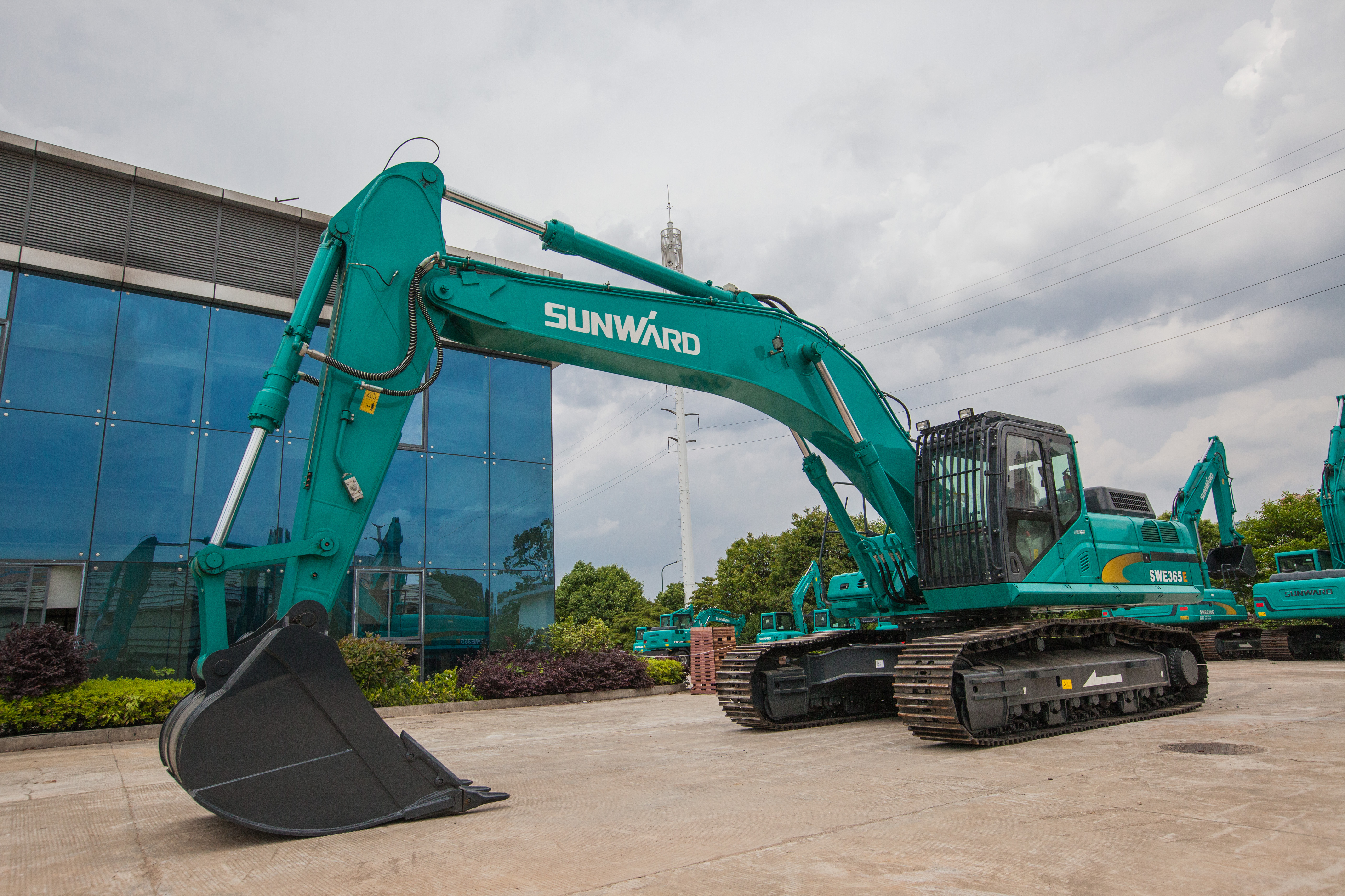 Новый гусеничный экскаватор Sunward-365 аренда