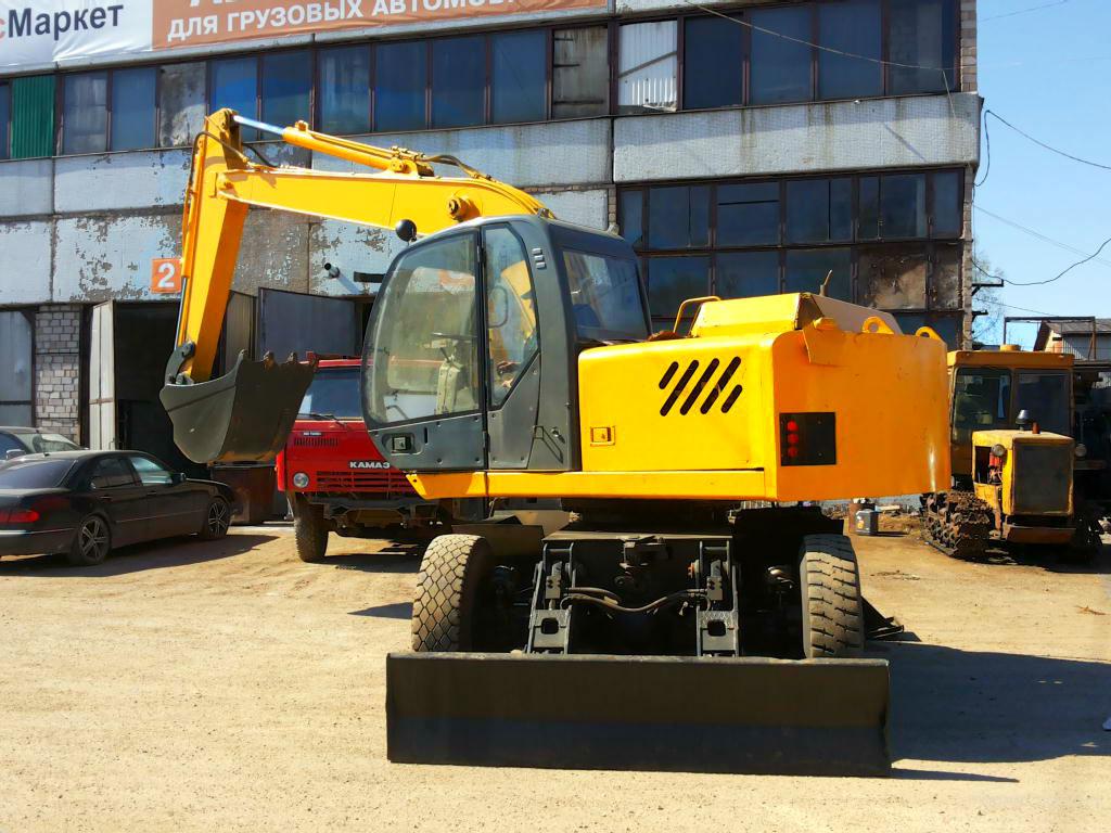 Экскаватор в аренду