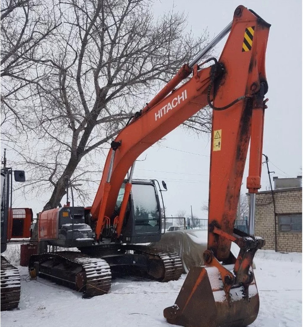 Аренда гусеничного экскаватора Hitachi