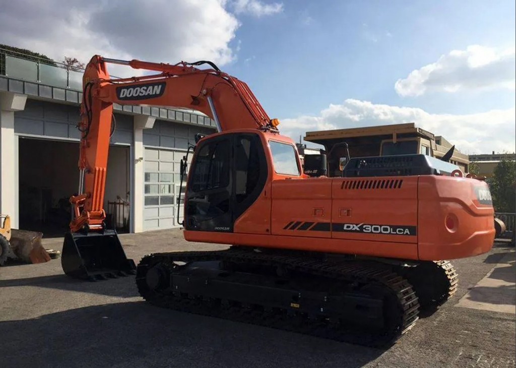 Гусеничный экскаватор длиннорукий doosan