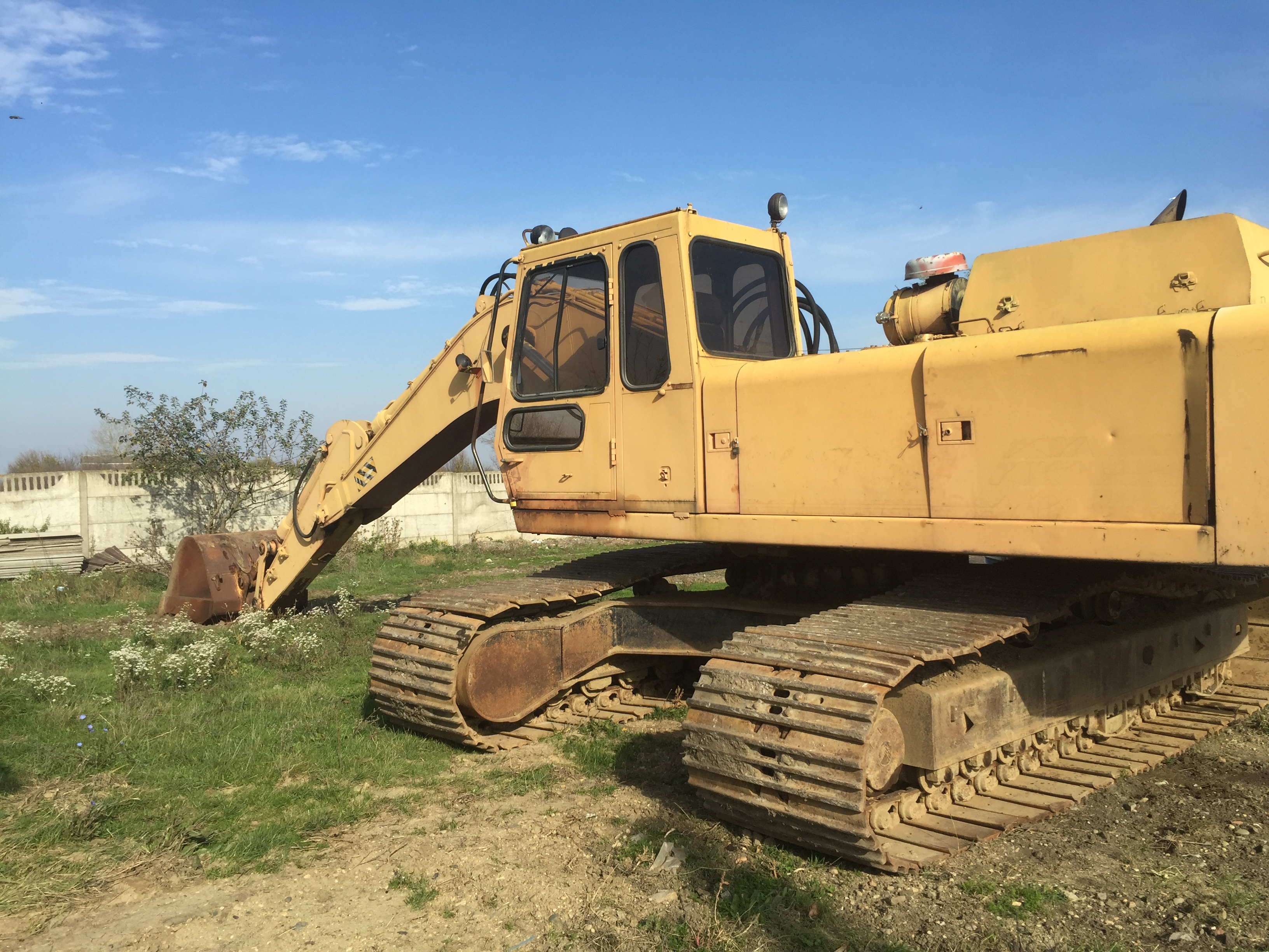 Аренда и услуги гусеничного Экскаватора