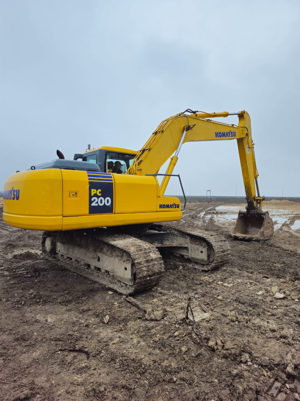 Услуги экскаватора гусеничного 19.2 тонны