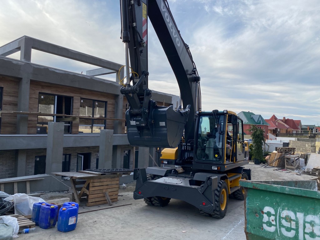 Услуги Колесного экскаватора. Копка.