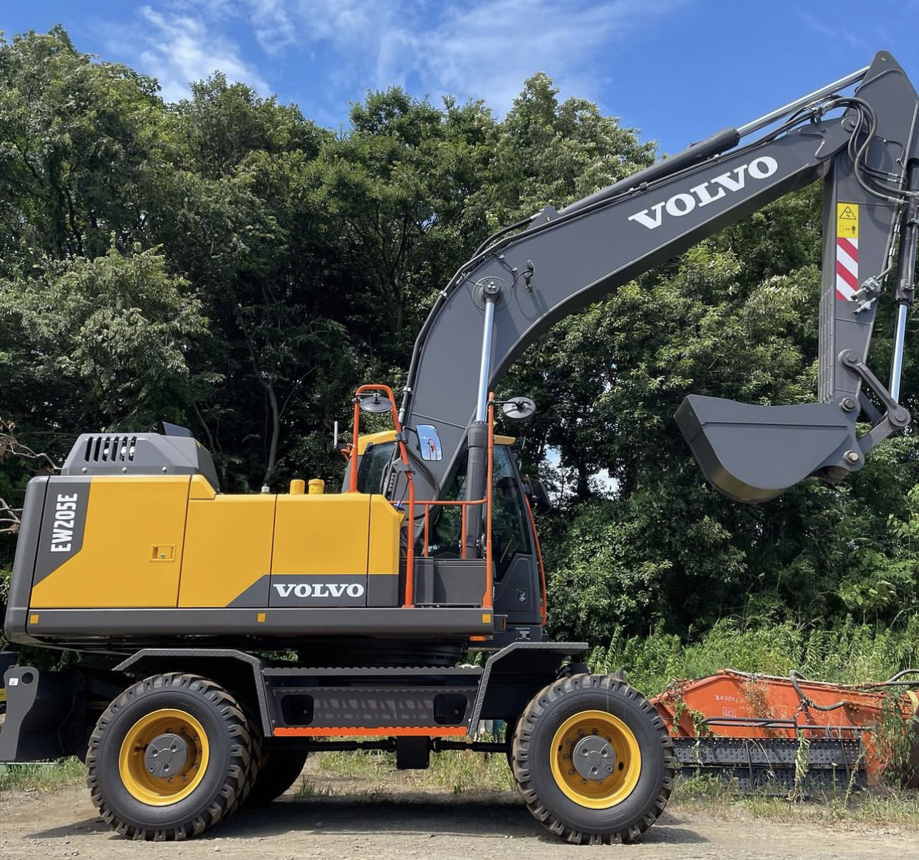 Колесный экскаватор. Планировка, демонтаж, копка.