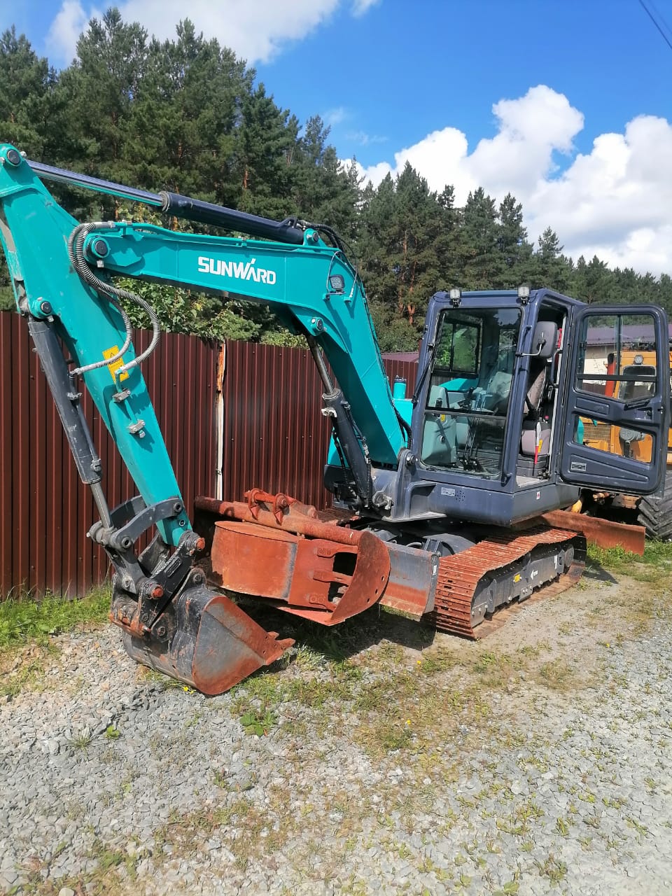 Услуги гусеничного экскаватора 6 тонн.