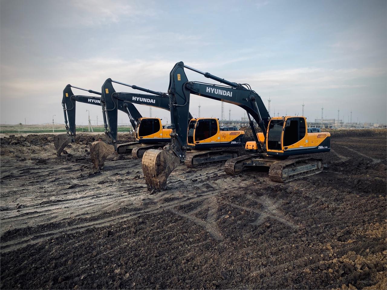 Аренда экскаватора копка траншеи, котлована