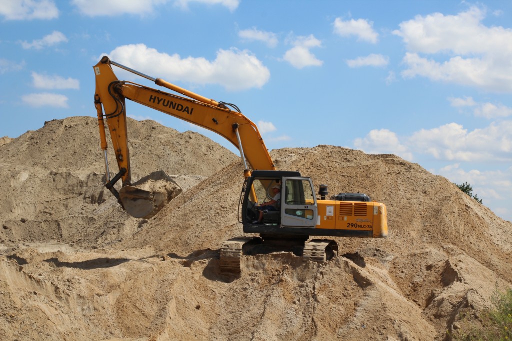 В аренду экскаватор на длительный срок, гусеничный