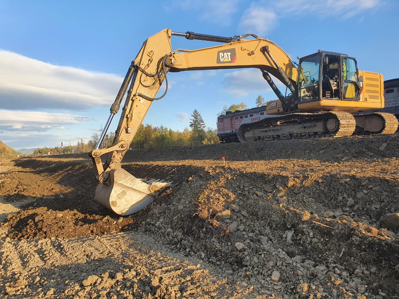 Аренда экскаватора САТ 320. Гидромолот.
