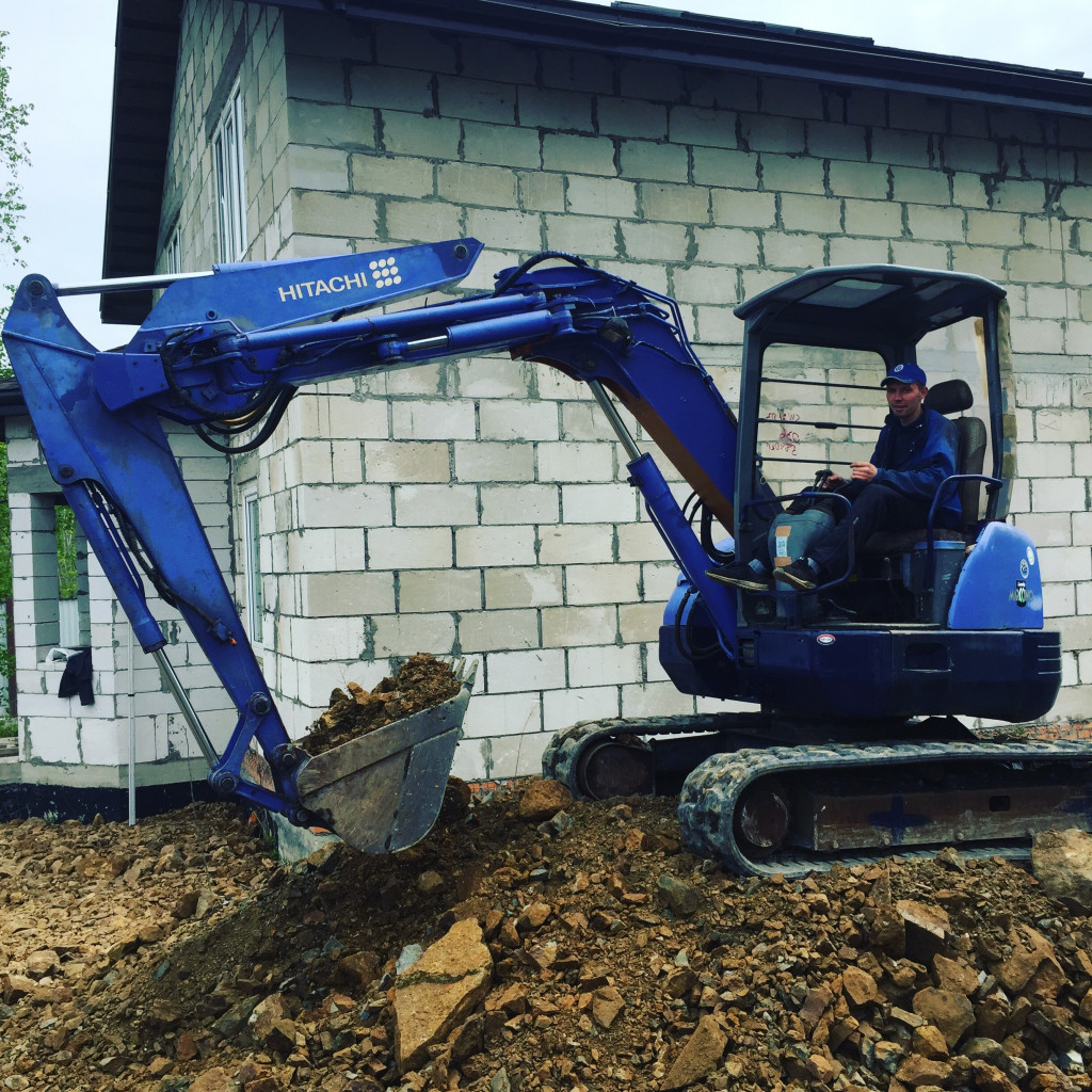 Услуги экскаватора 5 тонн. Копка, планировка.