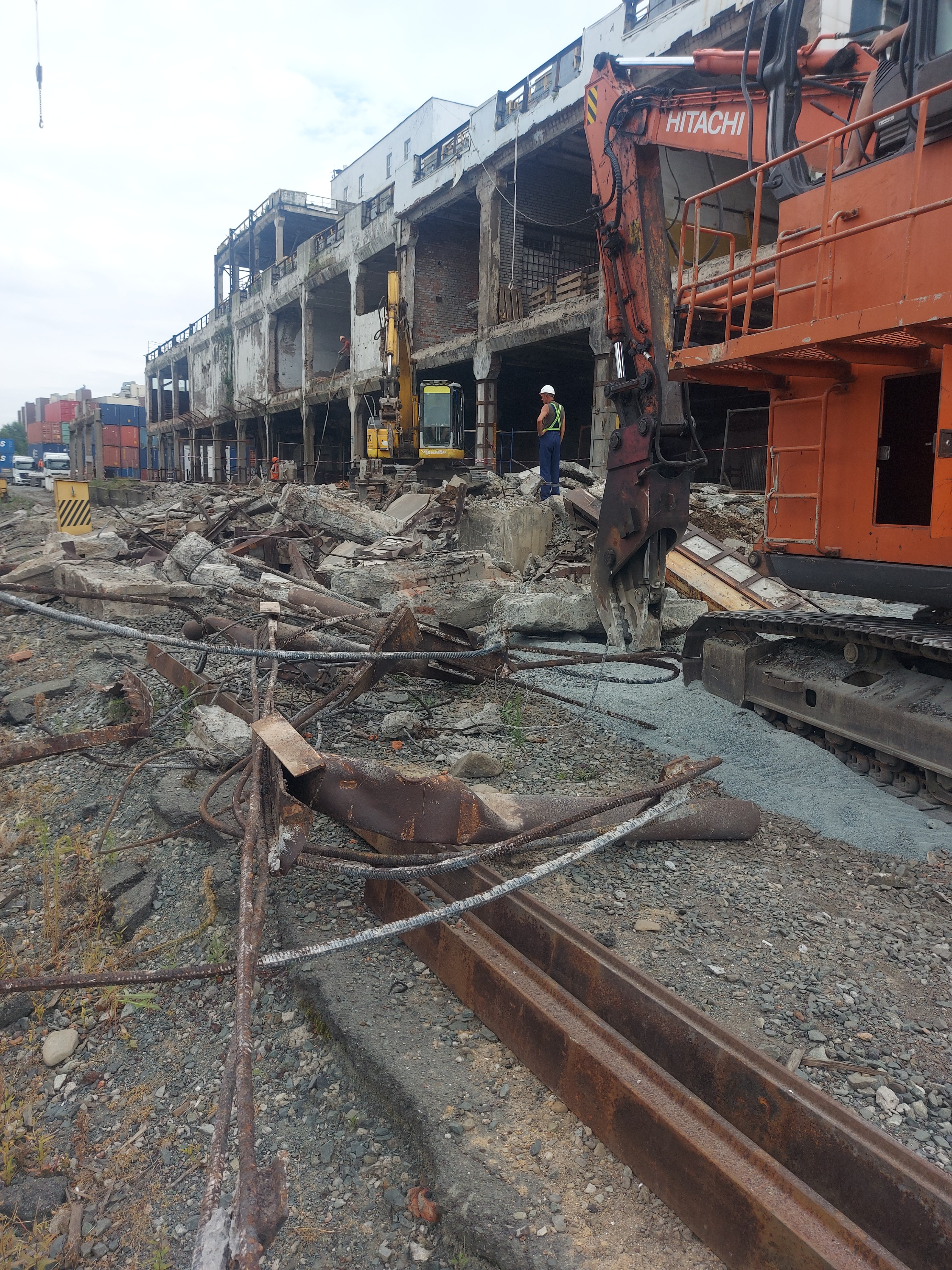 Демонтаж зданий,заводов от собственника Евгений