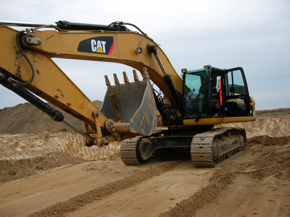 Услуги экскаватора. Экскаватор в аренду заказ.