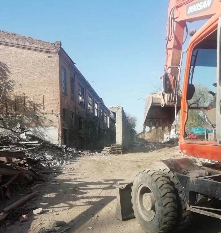 Аренда экскаватора, Демонтаж зданий