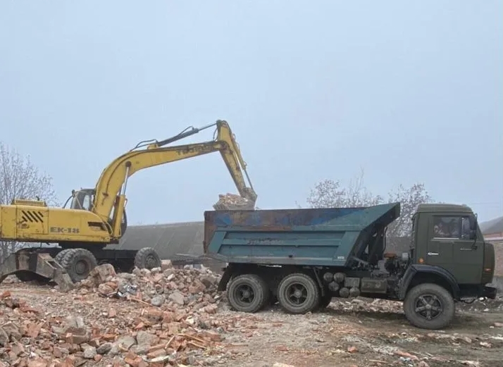 Экскаватор и Отбойник