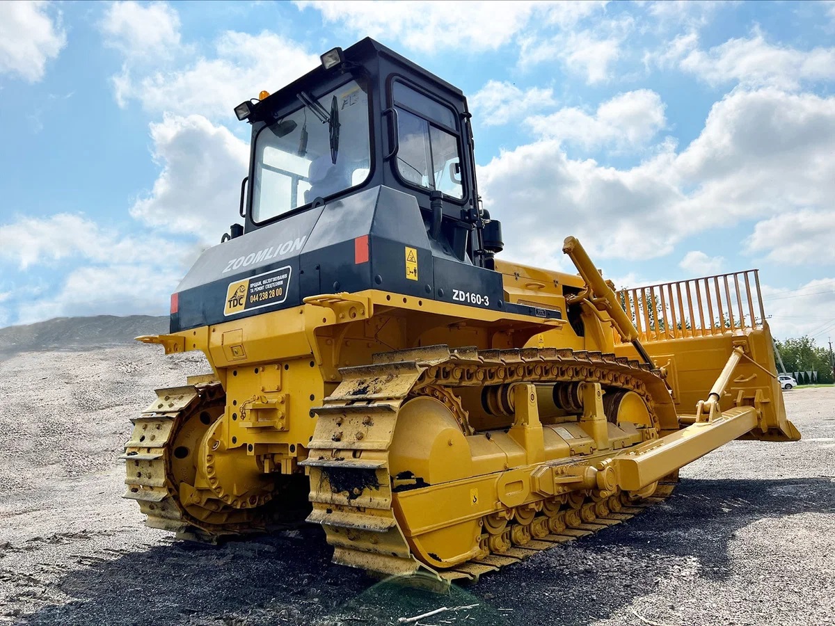 В аренду бульдозер с трезубым рыхлителем