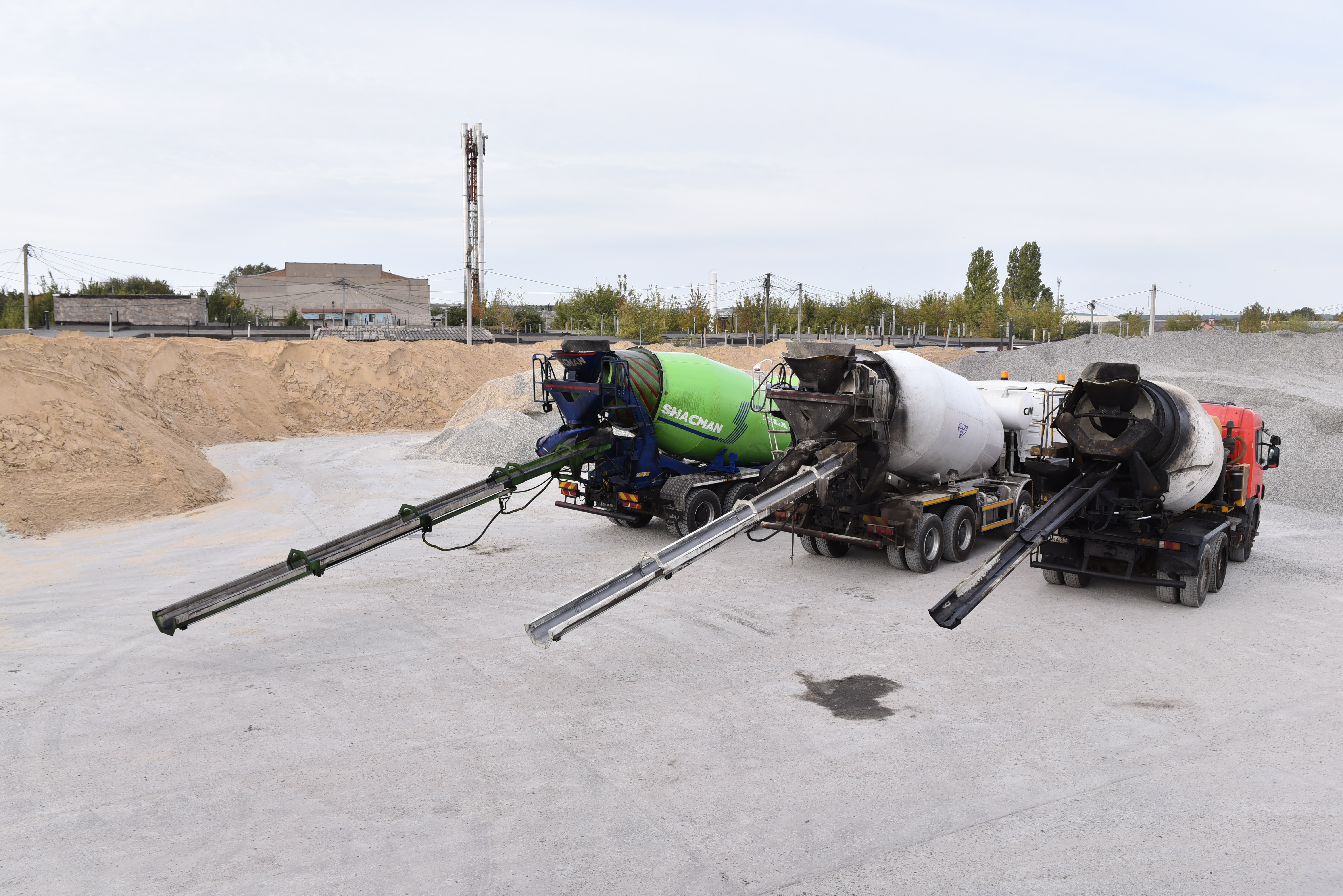 Услуги бетоносмесителя с гидролотком 9 м.