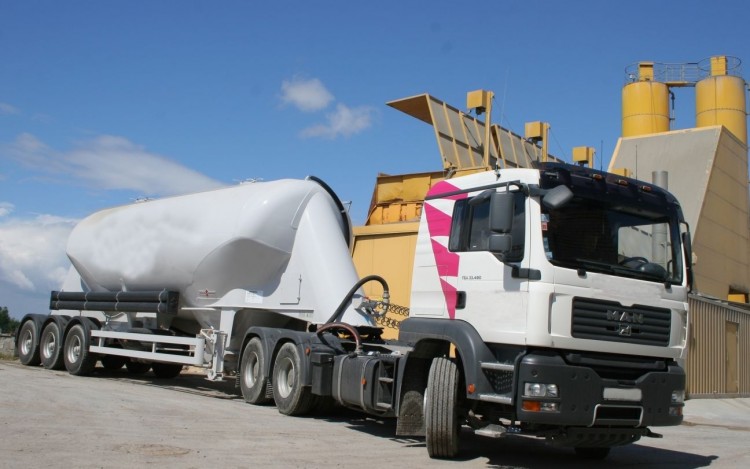 Аренда цементовоза. Услуги перевозка цемент.