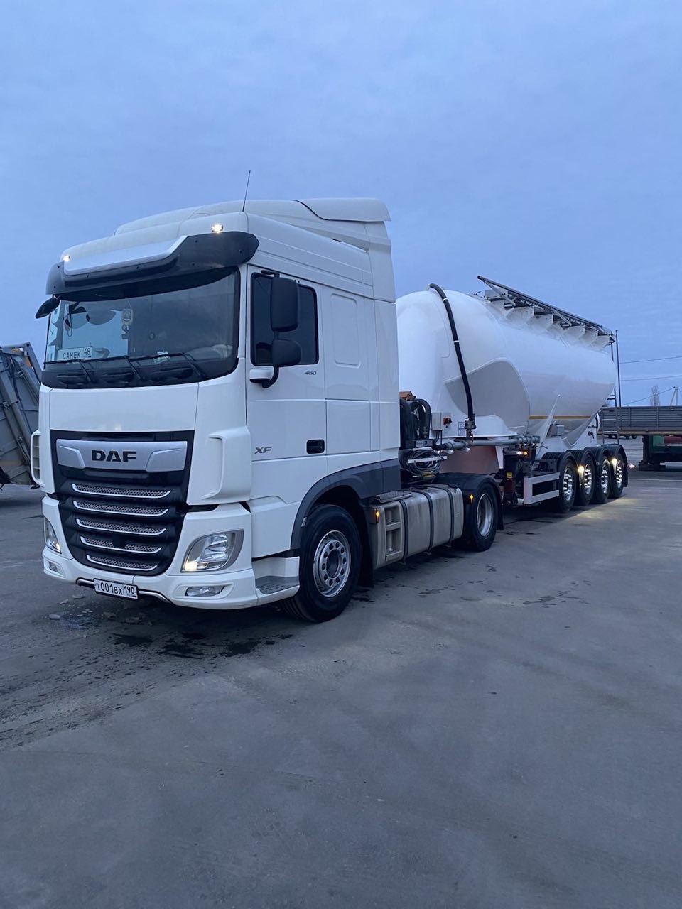 Цементовозы. Перевозка цемента, мела, порошка.