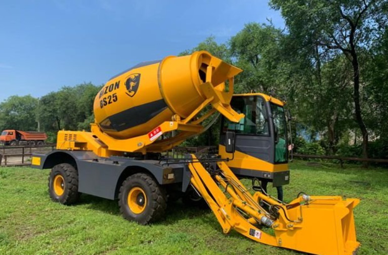 Доставка бетона самоходным бетоносмесителем