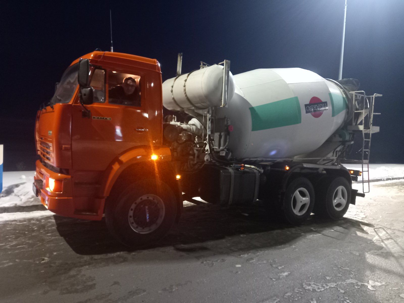 Миксер, бетоновоз, автобетоносмеситель