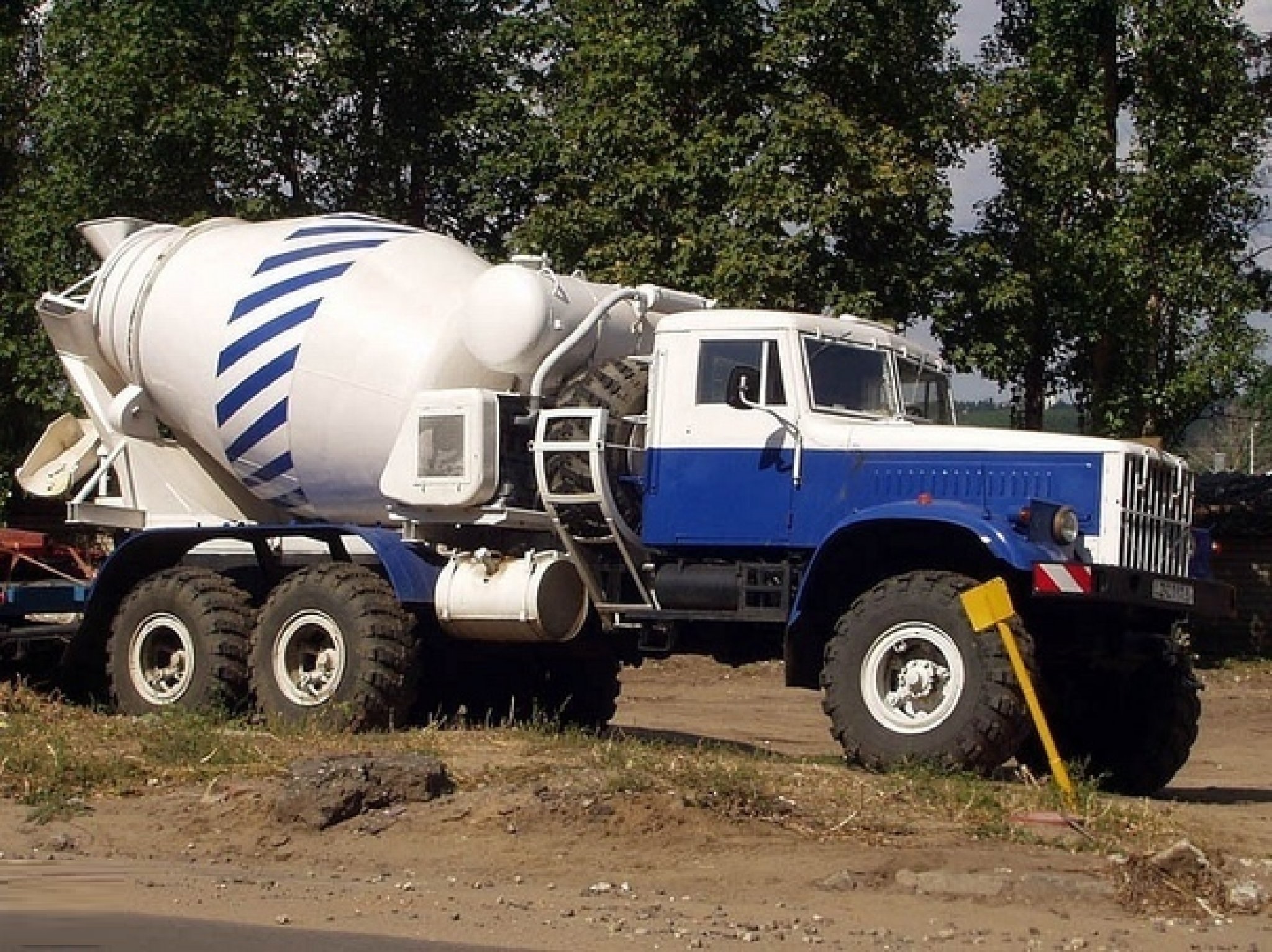 Услуги бетоновоза. Миксер, бетоносмеситель